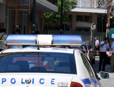 Έκρηξη στο Κολωνάκι: «Περίεργο το οτι δεν υπήρξε προειδοποιητικό τηλεφώνημα» λέει ο π.Γεώργιος
